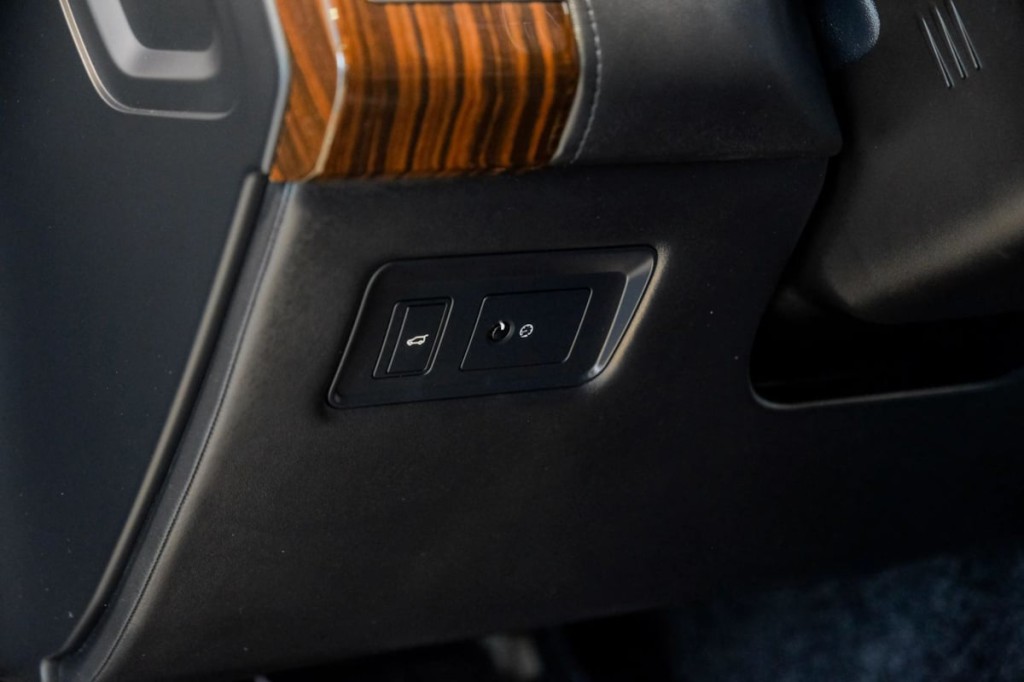 2018 Land Rover Range Rover Image 36