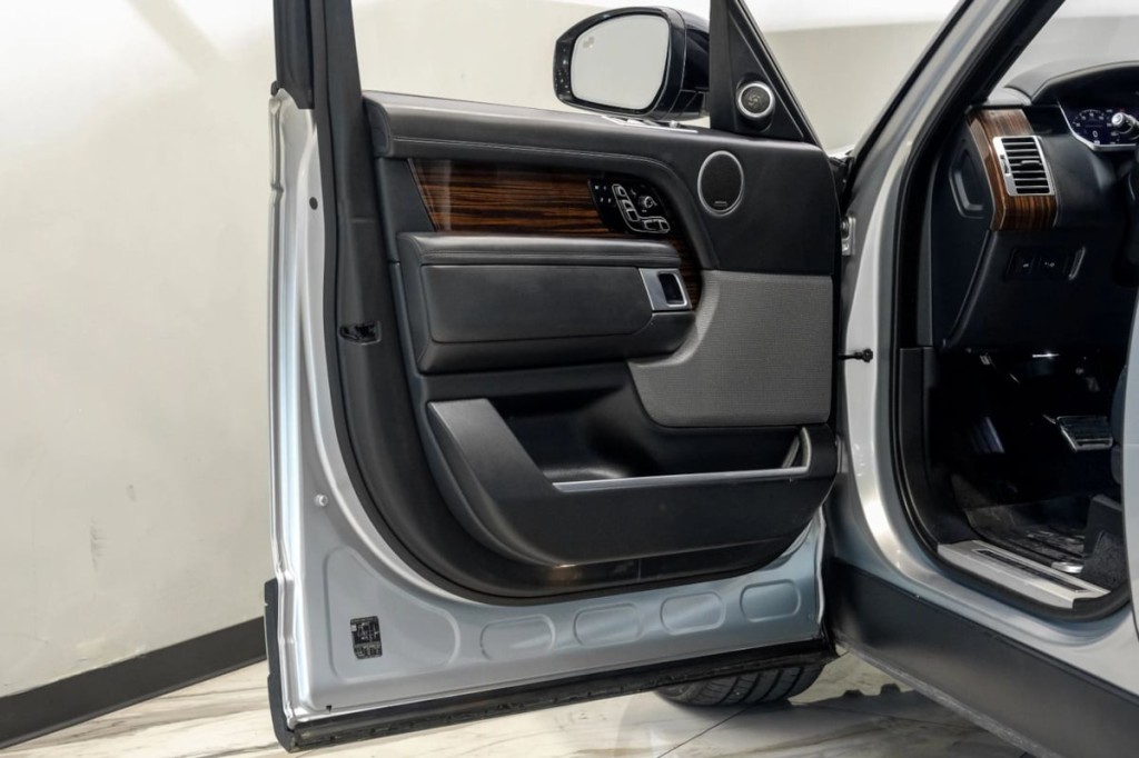 2018 Land Rover Range Rover Image 52