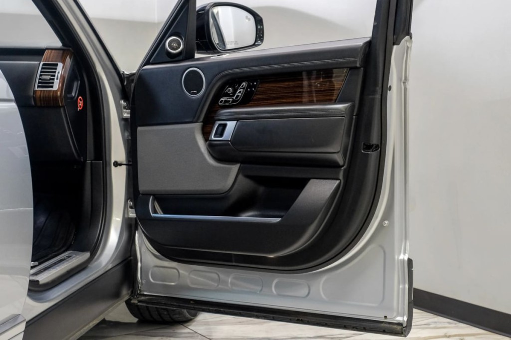 2018 Land Rover Range Rover Image 56