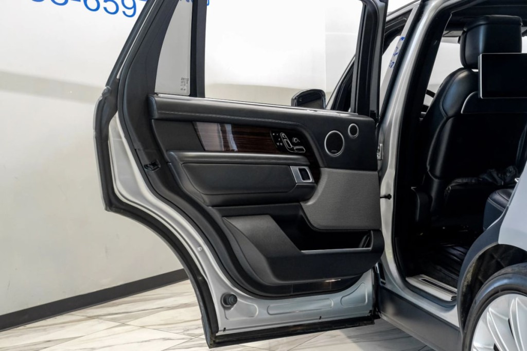 2018 Land Rover Range Rover Image 57