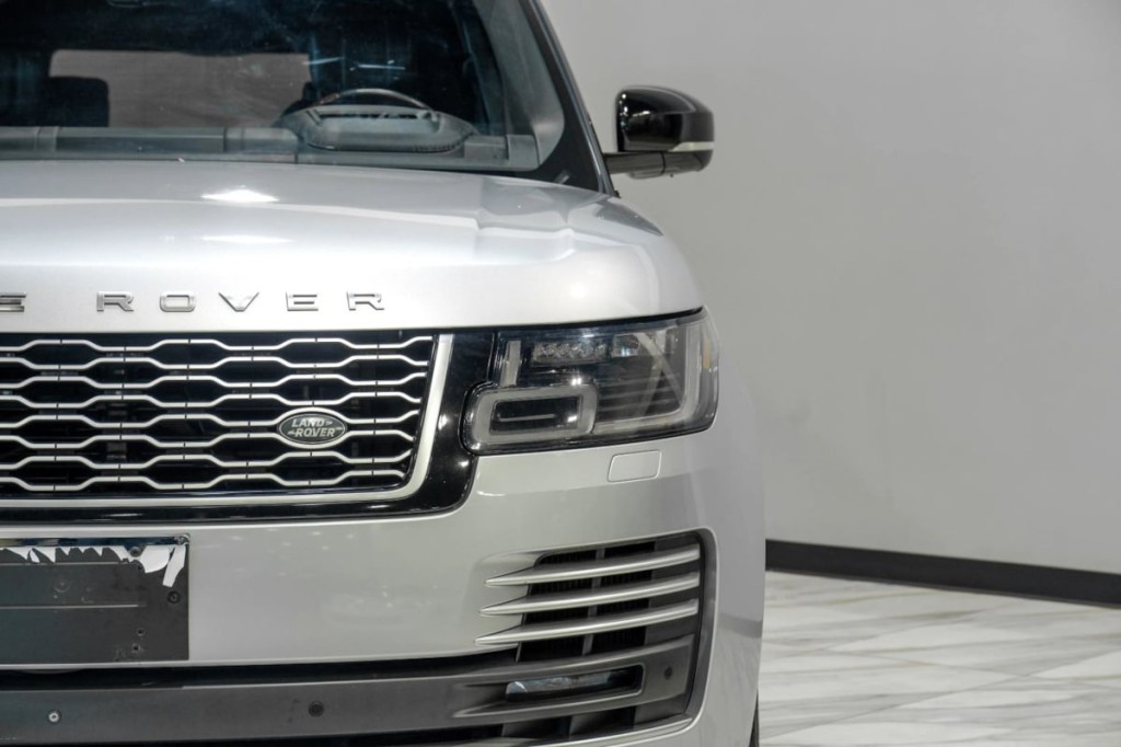 2018 Land Rover Range Rover Image 60