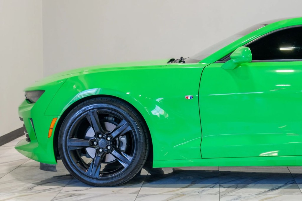 2017 Chevrolet Camaro Image 17
