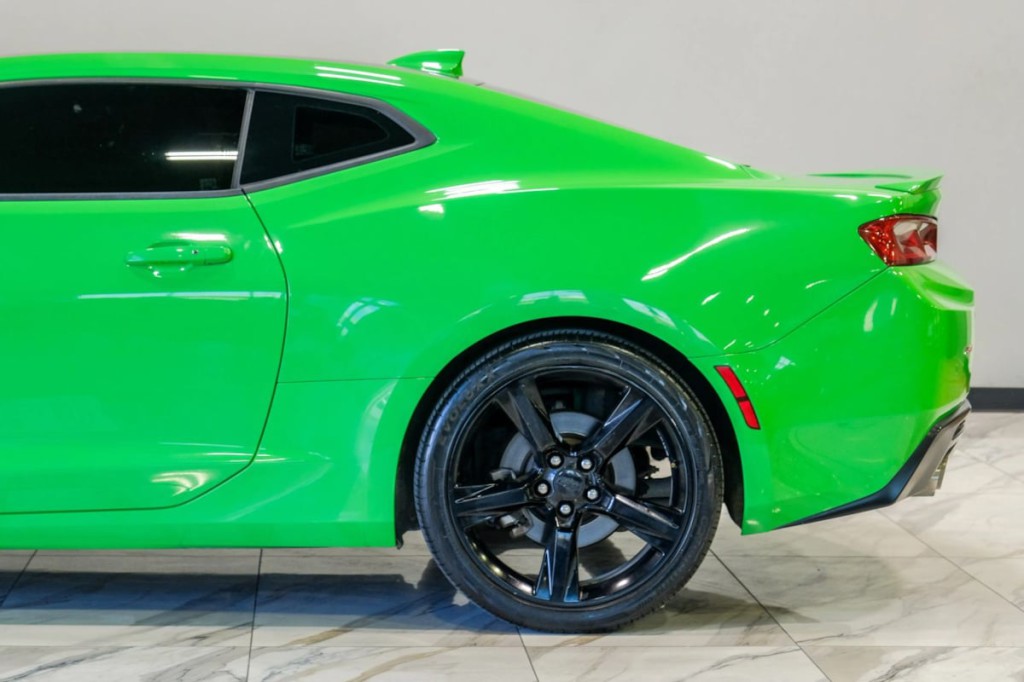 2017 Chevrolet Camaro Image 18