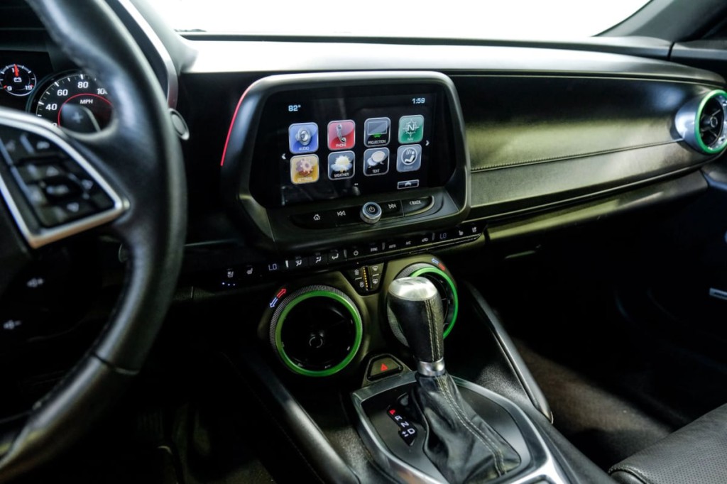 2017 Chevrolet Camaro Image 31