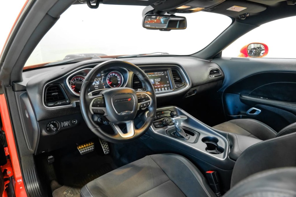 2016 Dodge Challenger Image 4