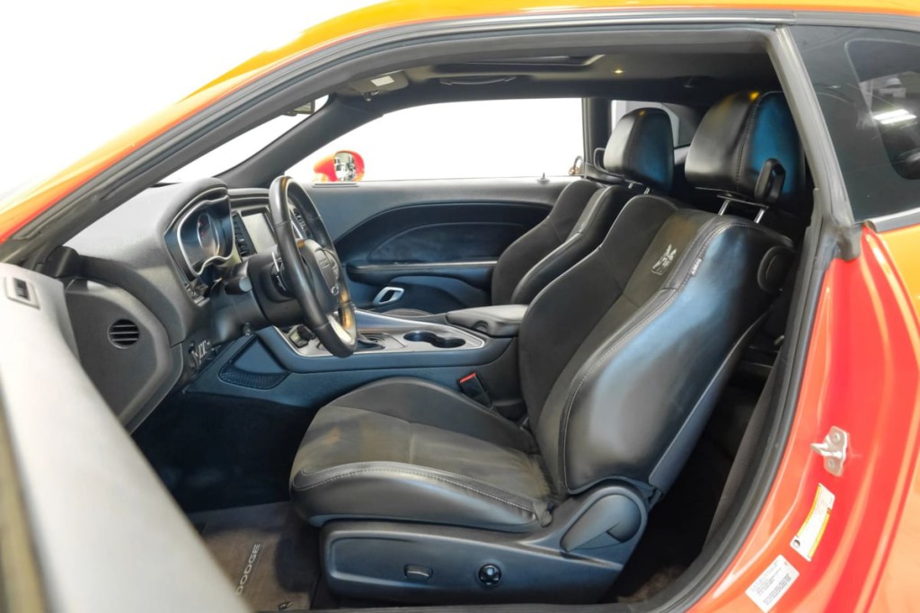 2016 Dodge Challenger Image 5