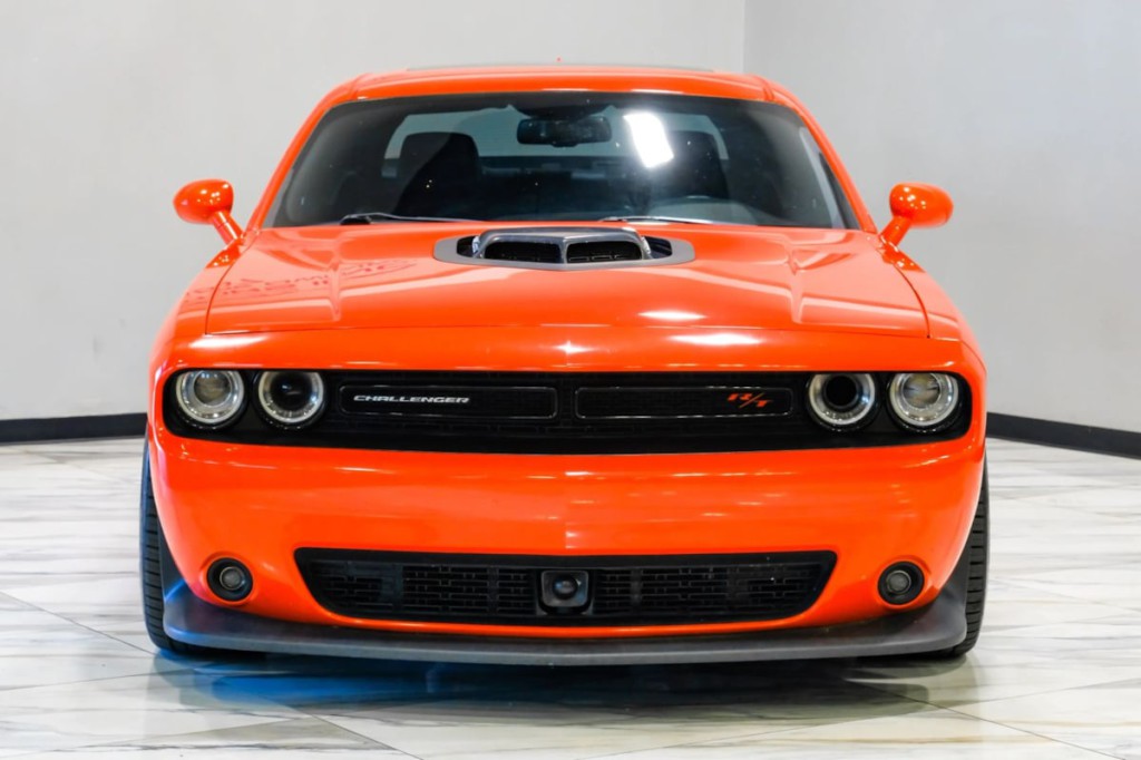 2016 Dodge Challenger Image 9