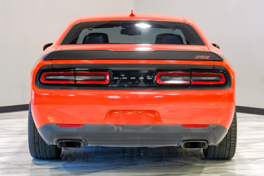 2016 Dodge Challenger Image 15