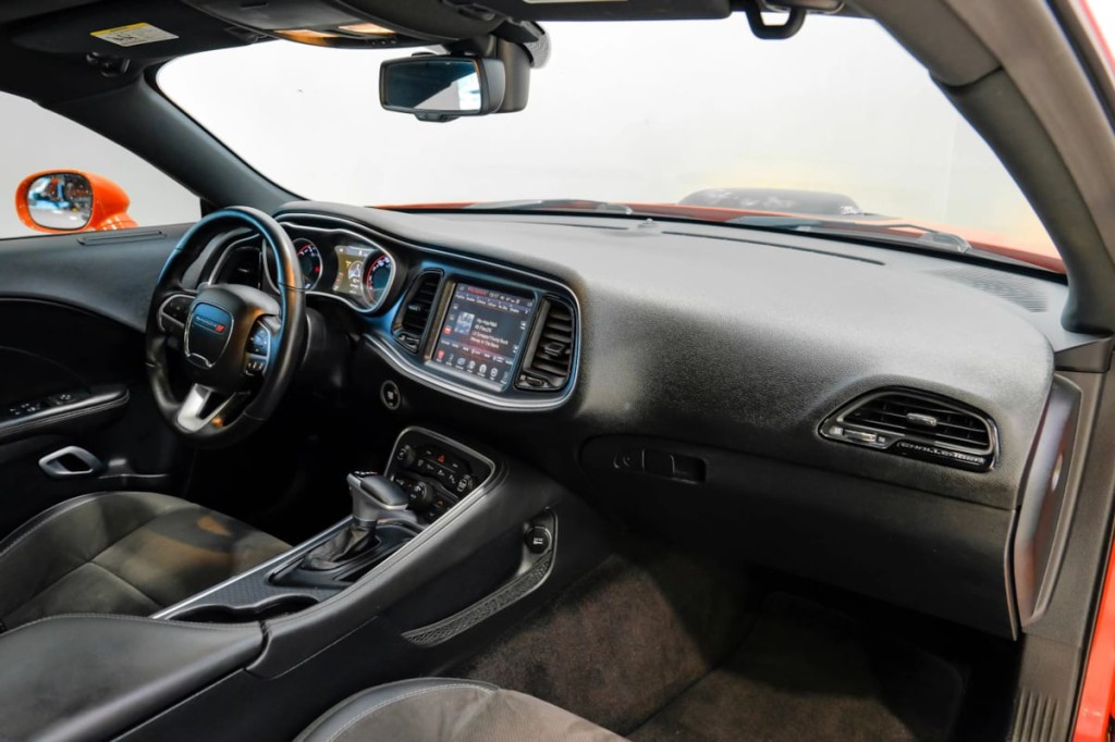 2016 Dodge Challenger Image 20