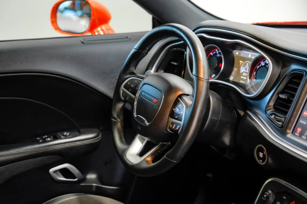 2016 Dodge Challenger Image 21