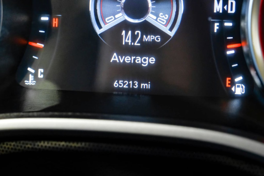 2016 Dodge Challenger Image 24