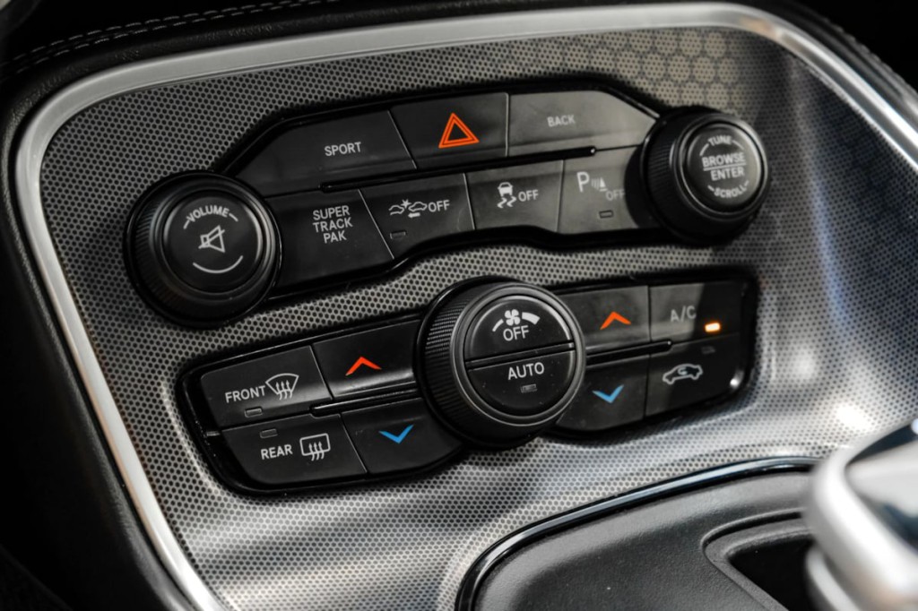 2016 Dodge Challenger Image 29