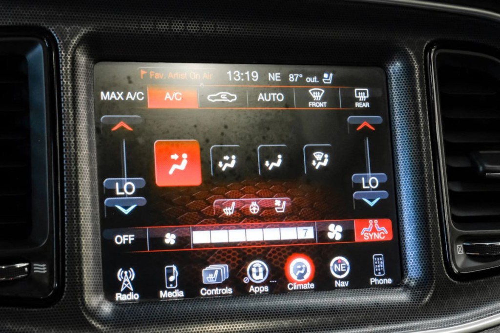 2016 Dodge Challenger Image 31