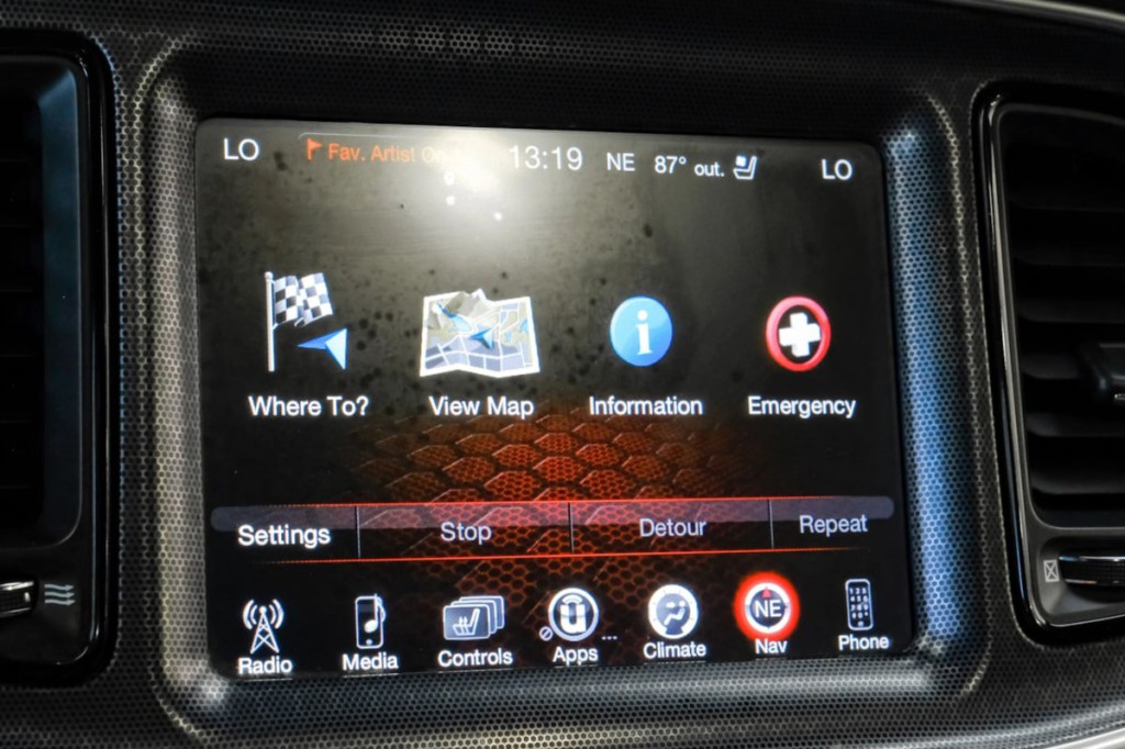 2016 Dodge Challenger Image 33