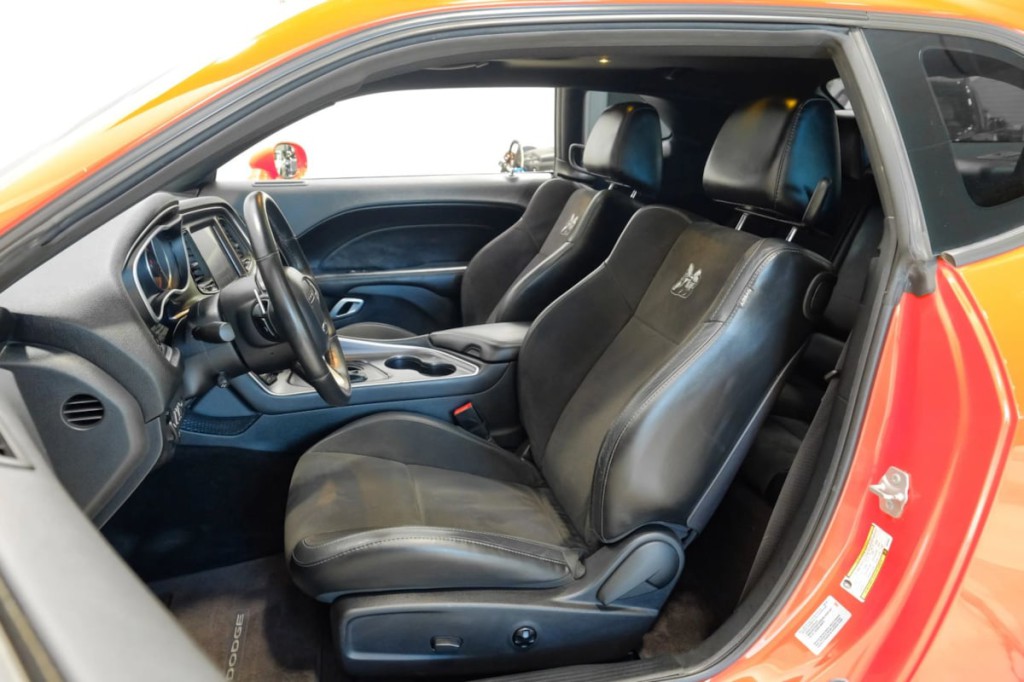 2016 Dodge Challenger Image 40