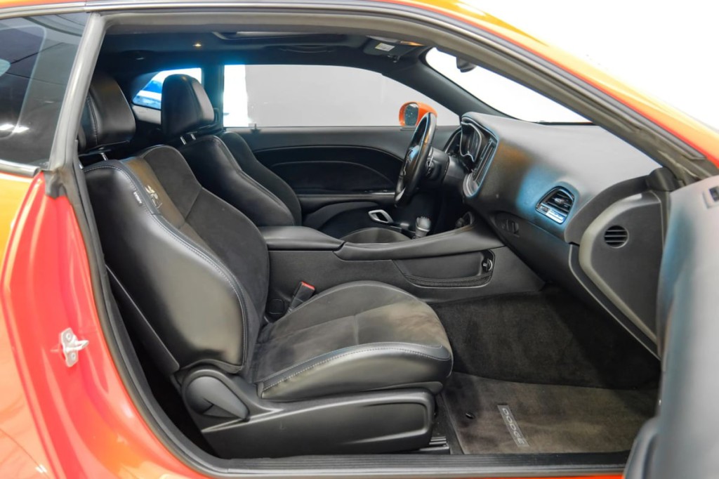 2016 Dodge Challenger Image 42