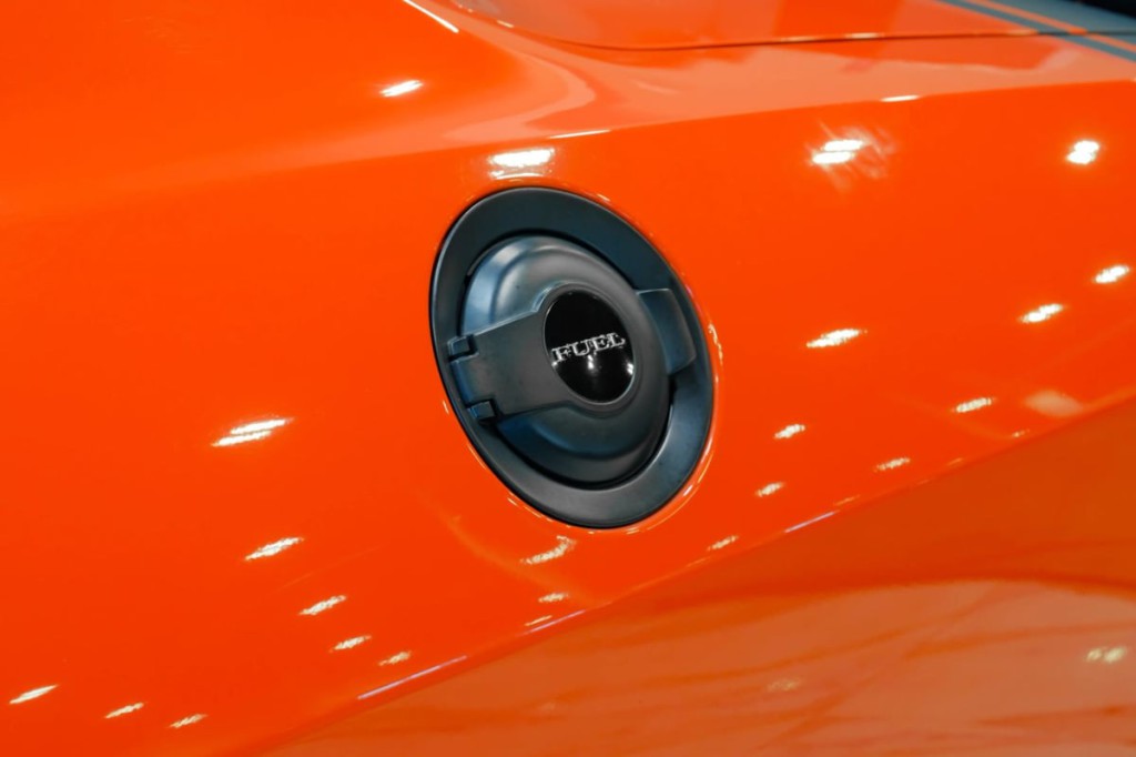 2016 Dodge Challenger Image 53