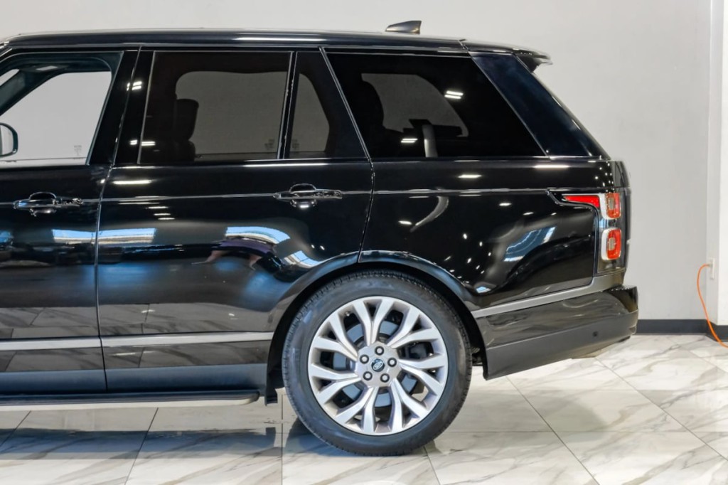 2018 Land Rover Range Rover Image 19