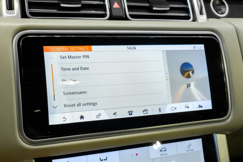 2018 Land Rover Range Rover Image 38