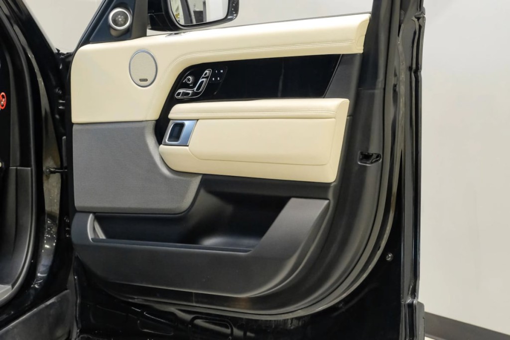2018 Land Rover Range Rover Image 54
