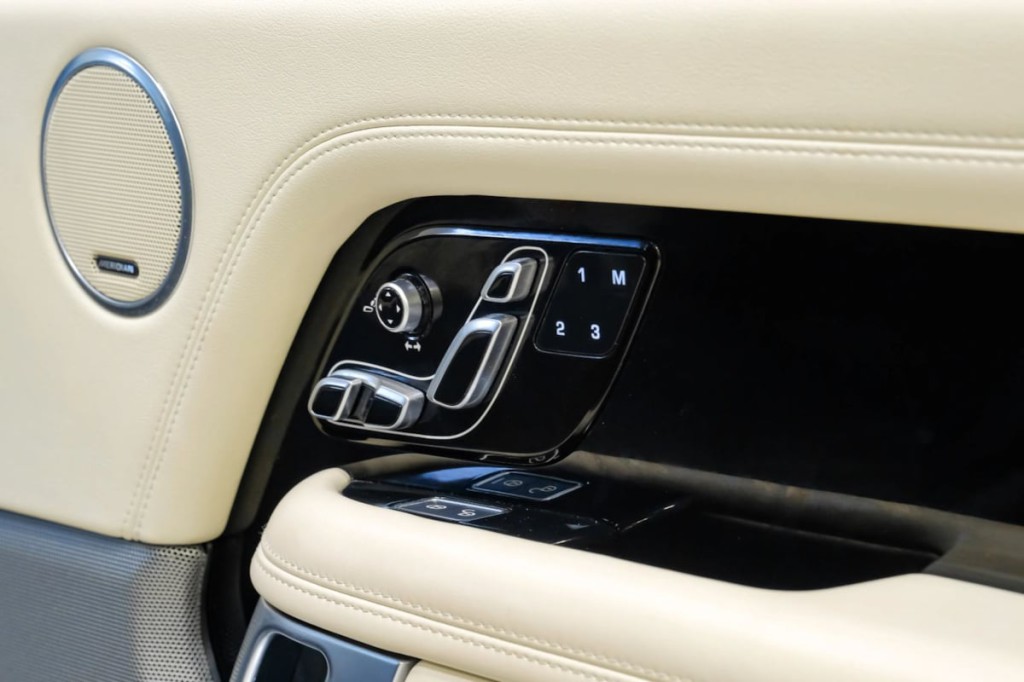 2018 Land Rover Range Rover Image 55