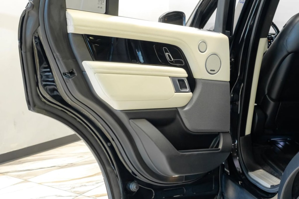 2018 Land Rover Range Rover Image 56
