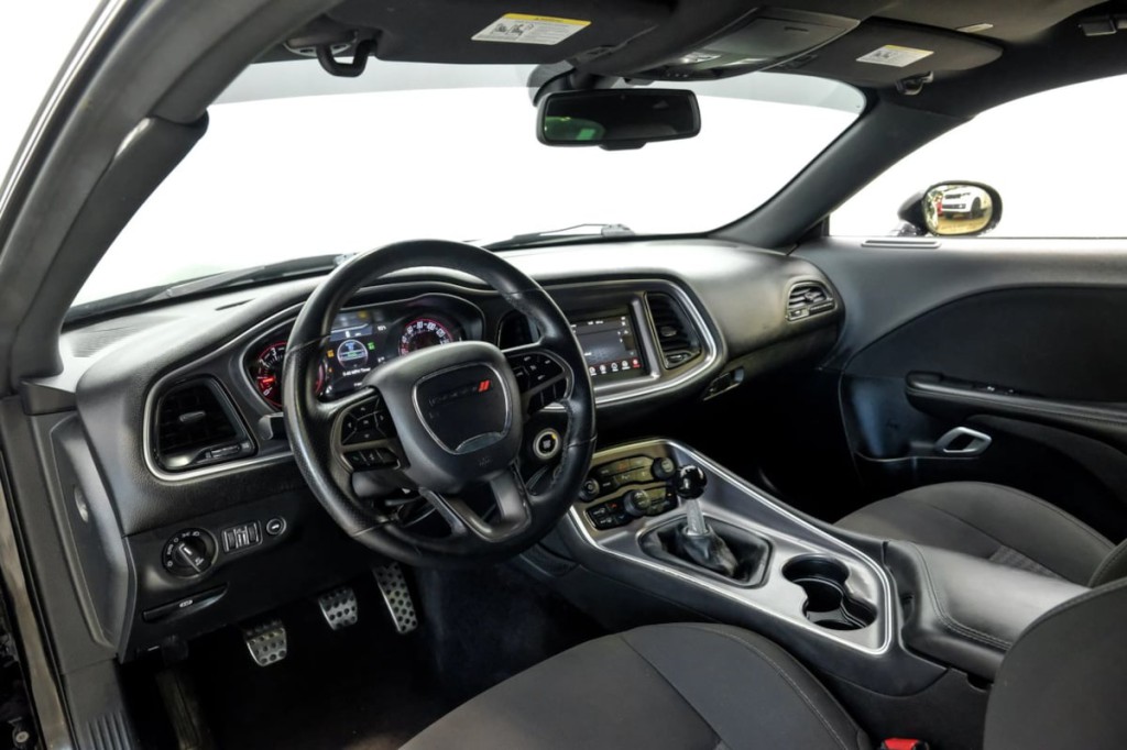 2019 Dodge Challenger Image 4