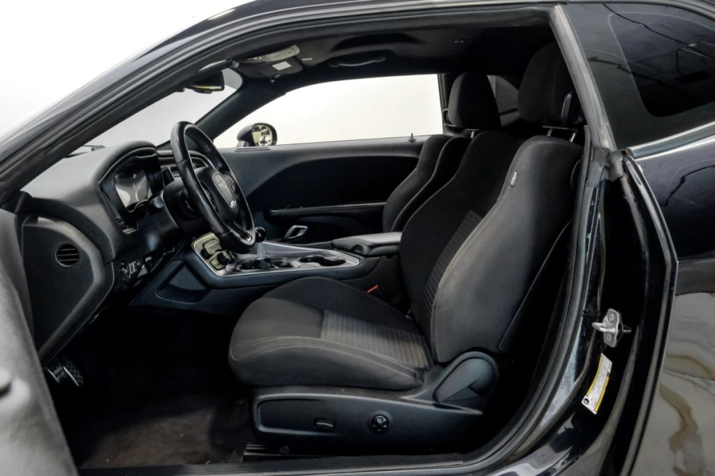 2019 Dodge Challenger Image 5