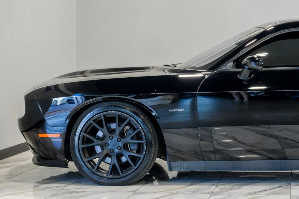 2019 Dodge Challenger Image 17