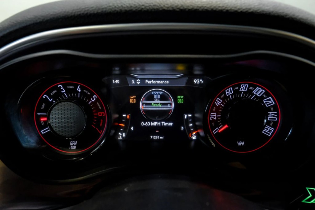 2019 Dodge Challenger Image 24
