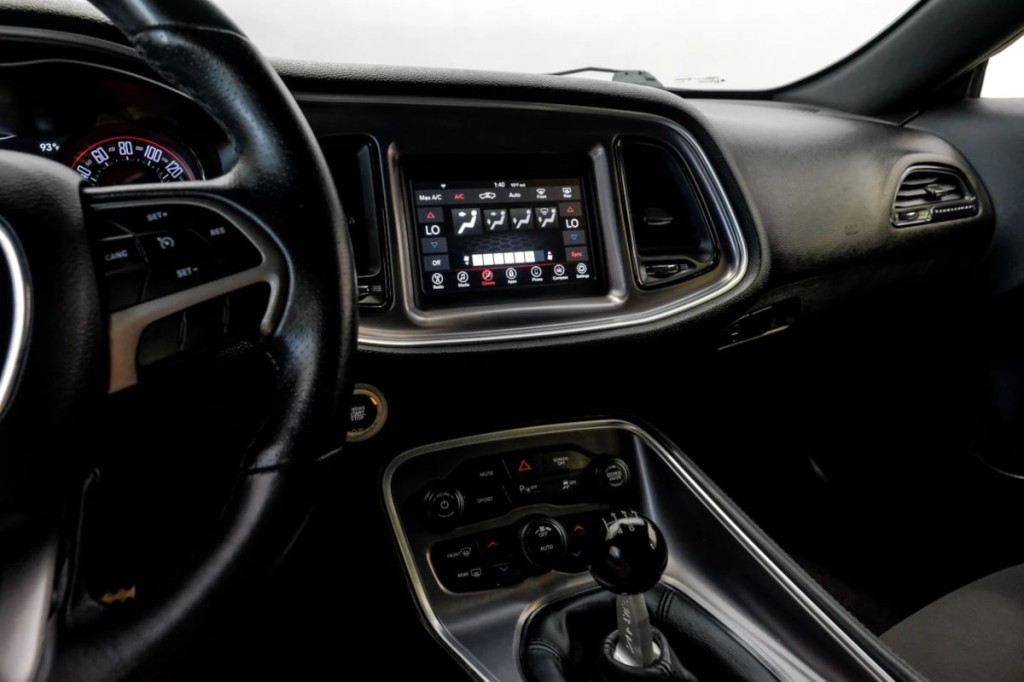 2019 Dodge Challenger Image 31