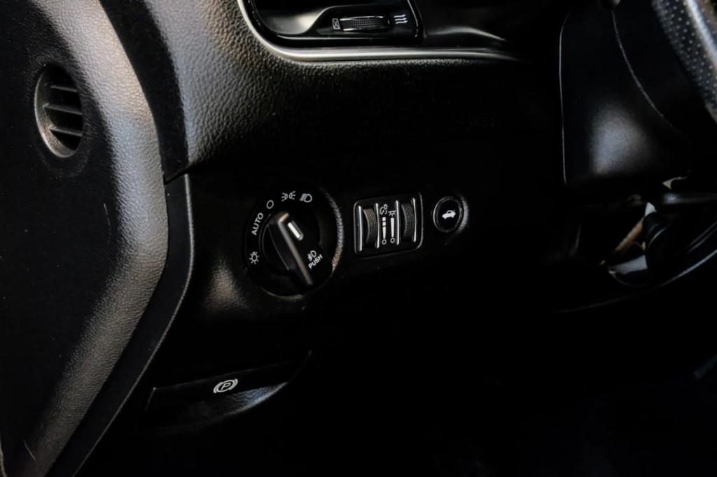 2019 Dodge Challenger Image 32