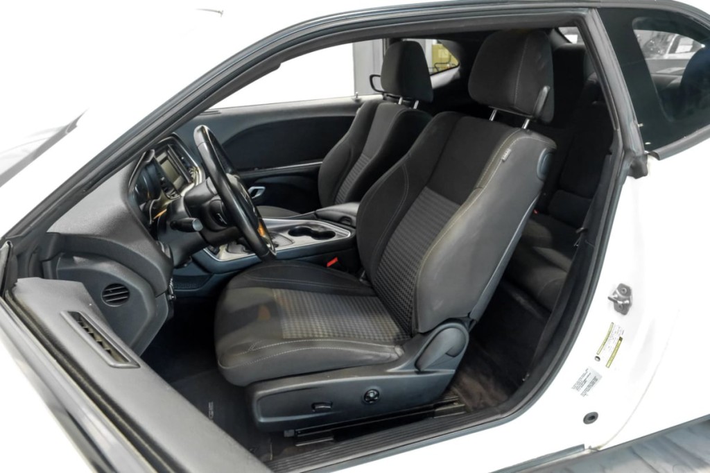 2017 Dodge Challenger Image 5