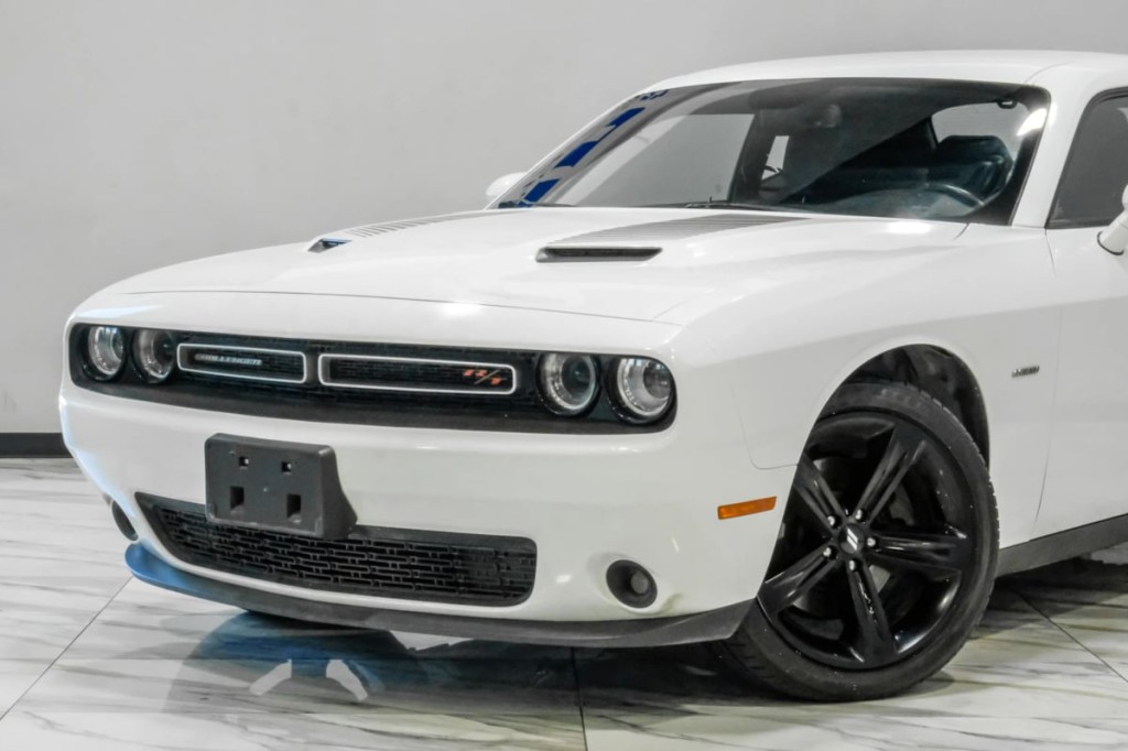 2017 Dodge Challenger Image 6