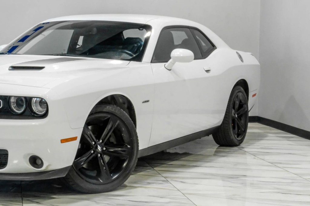 2017 Dodge Challenger Image 7