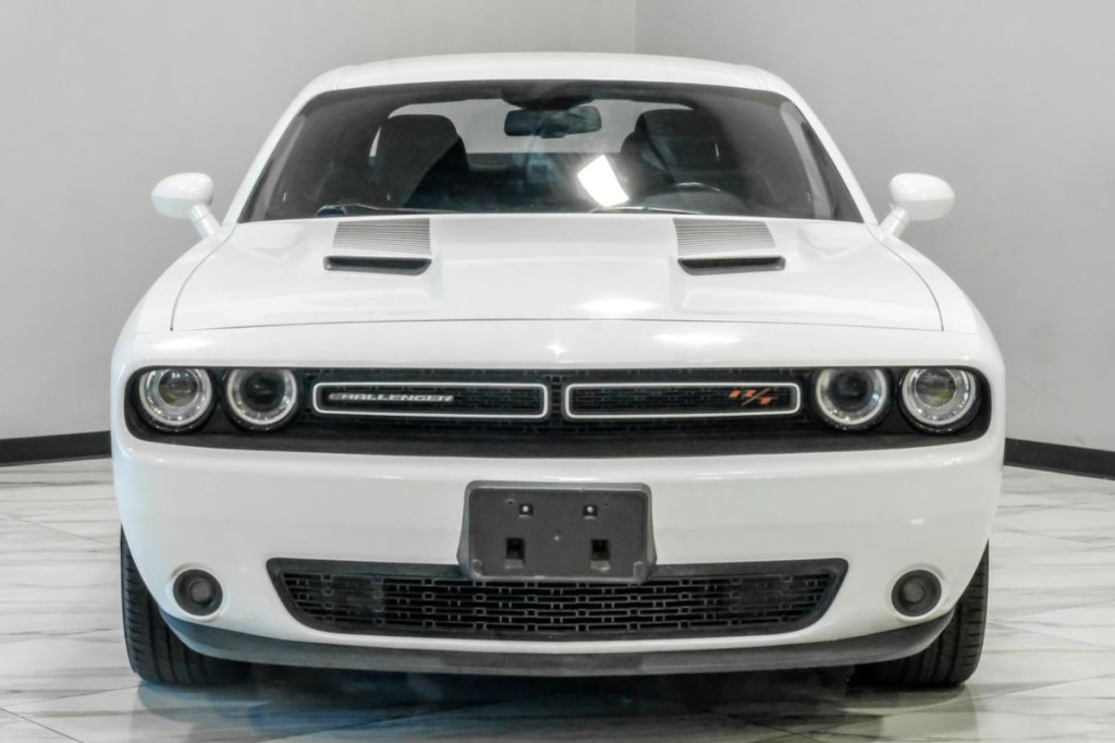 2017 Dodge Challenger Image 8
