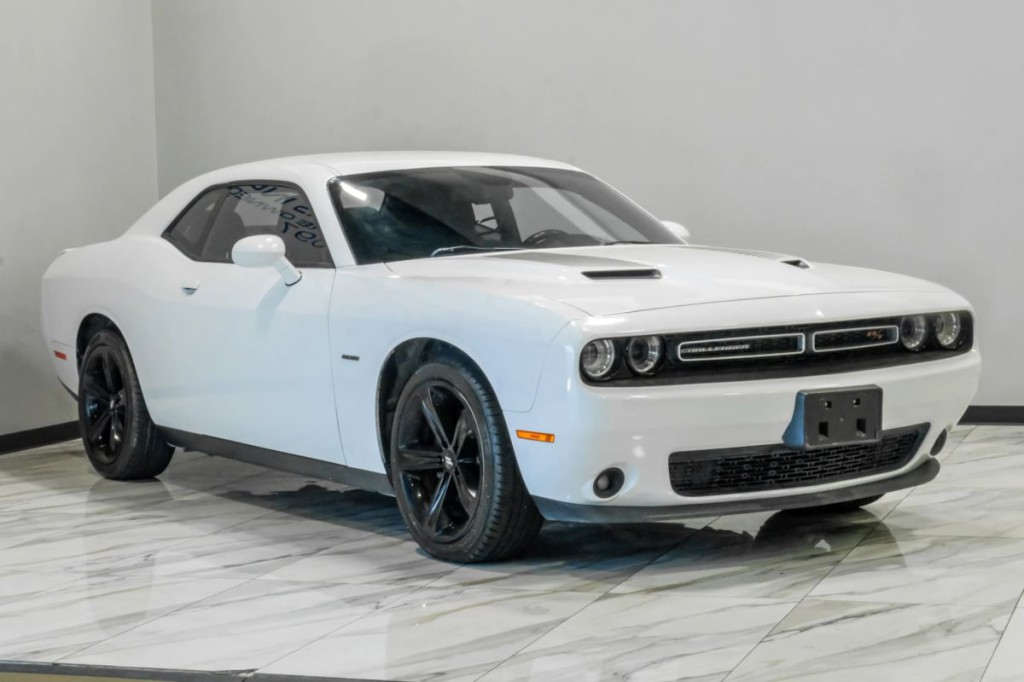 2017 Dodge Challenger Image 9