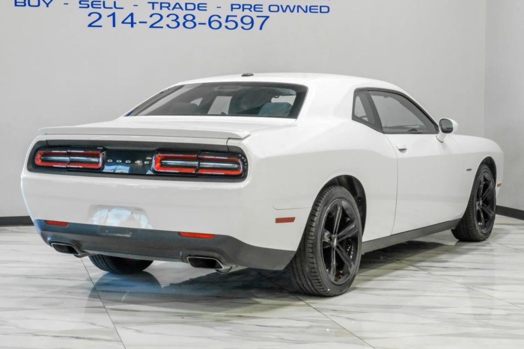 2017 Dodge Challenger Image 10