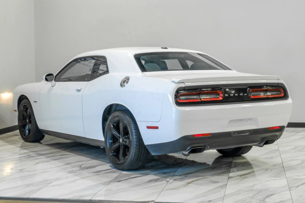 2017 Dodge Challenger Image 12