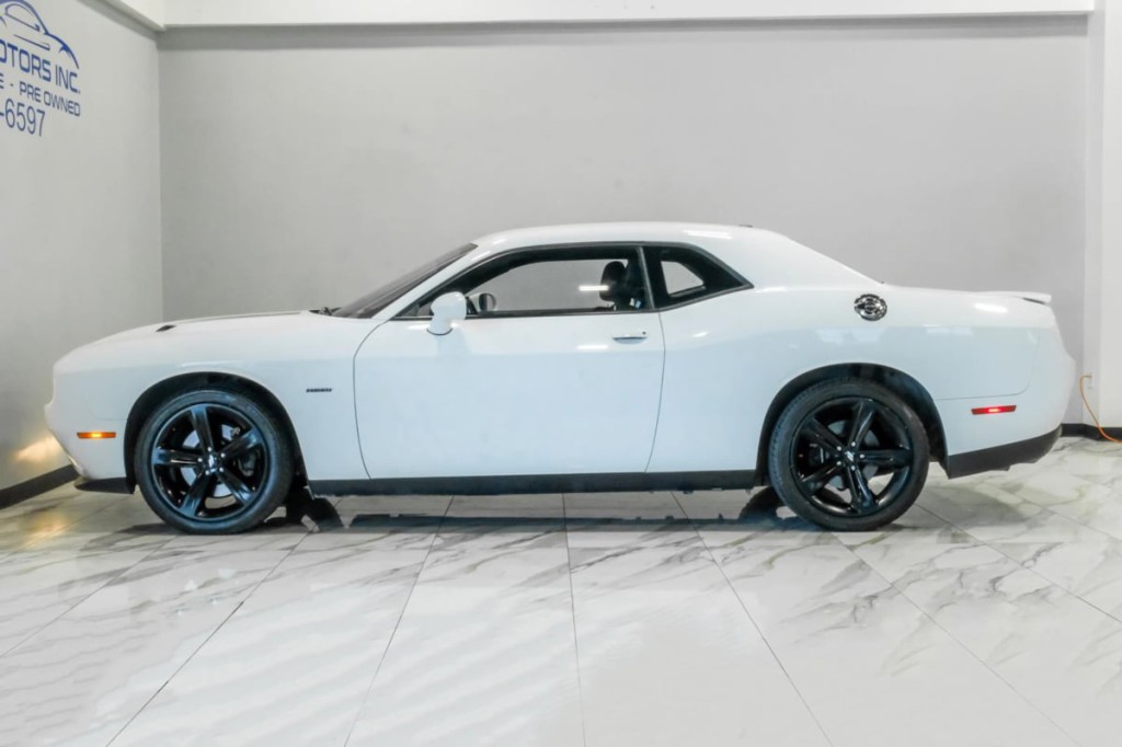 2017 Dodge Challenger Image 13