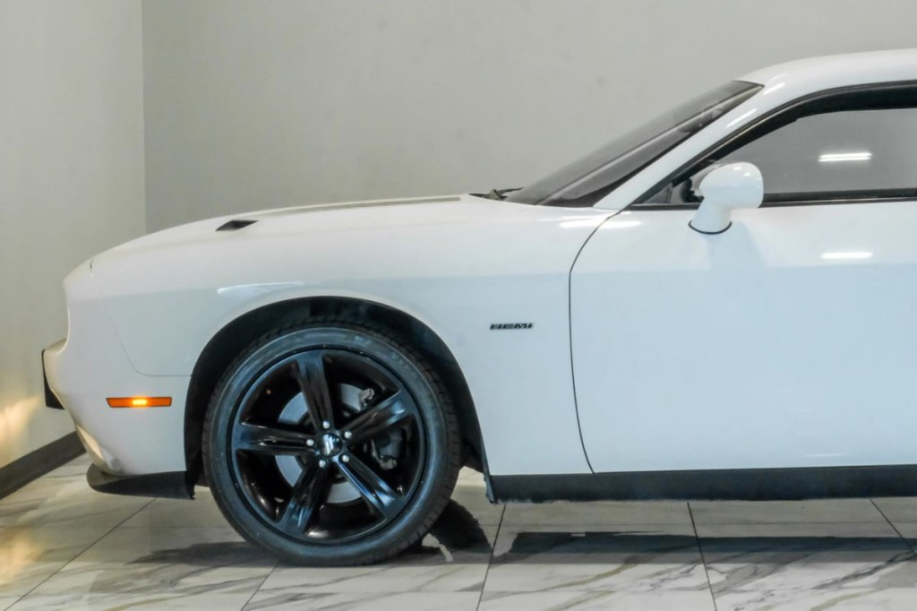 2017 Dodge Challenger Image 14