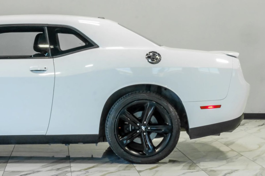 2017 Dodge Challenger Image 15