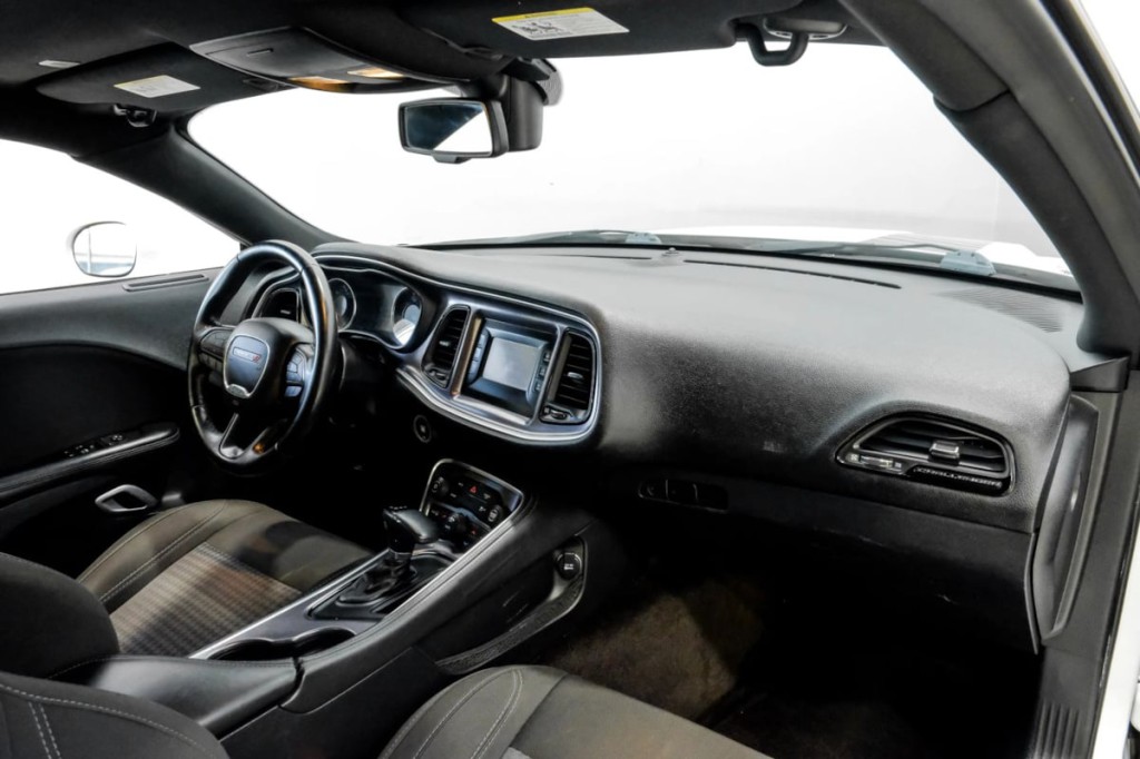 2017 Dodge Challenger Image 16