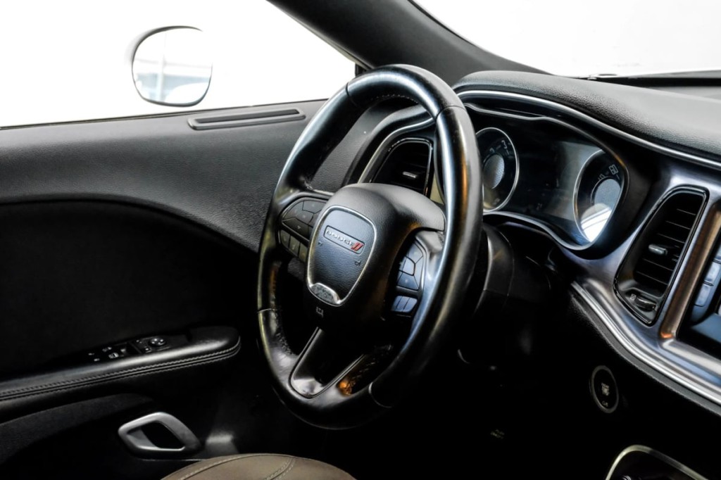 2017 Dodge Challenger Image 17