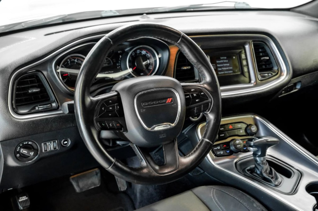 2017 Dodge Challenger Image 18