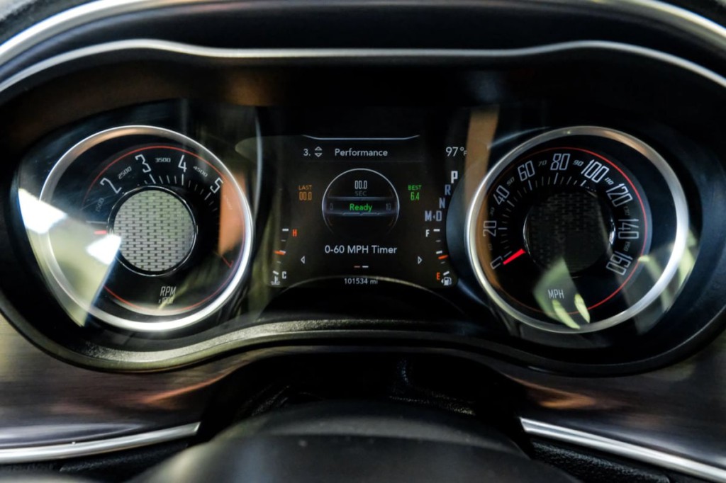 2017 Dodge Challenger Image 19