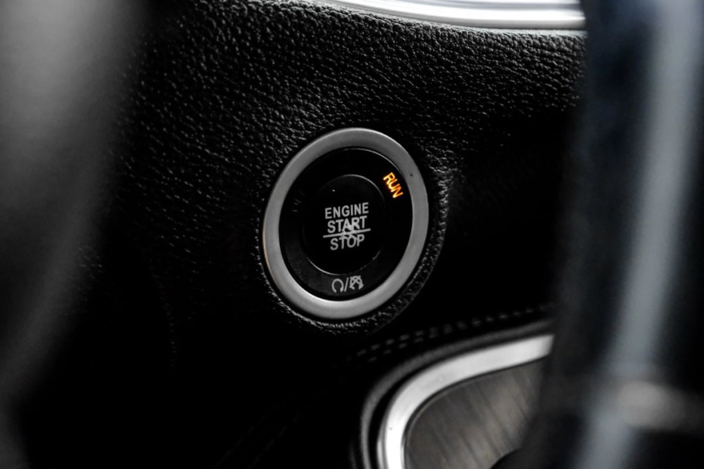 2017 Dodge Challenger Image 21