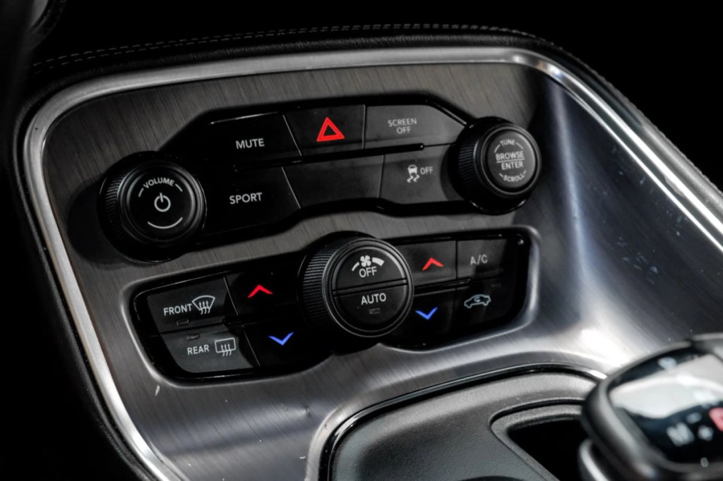 2017 Dodge Challenger Image 24