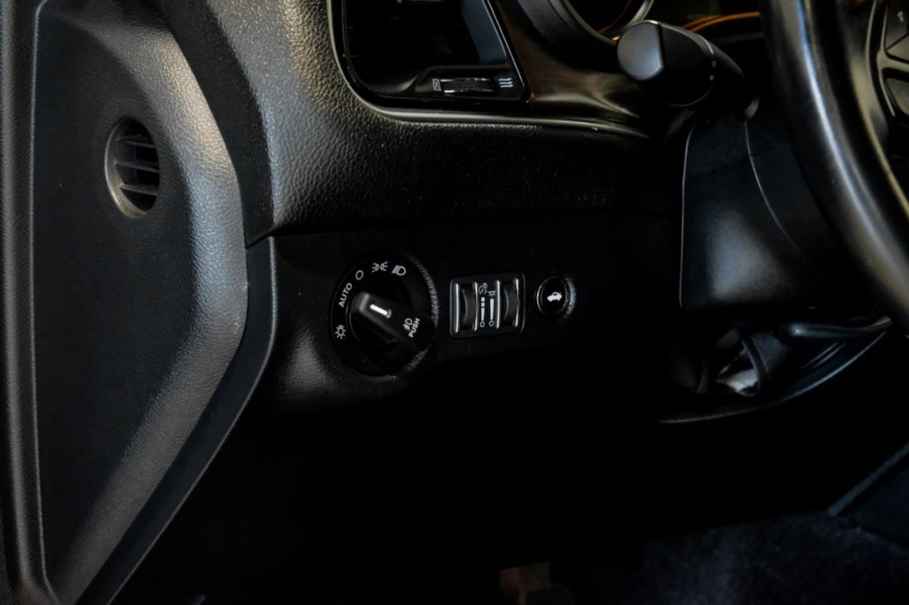 2017 Dodge Challenger Image 25