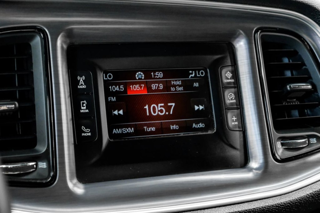 2017 Dodge Challenger Image 27